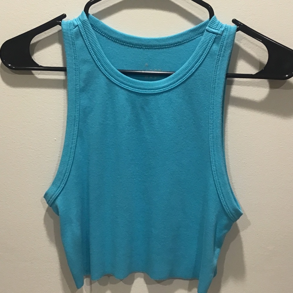 Beach blue crop raw uneven hem tank (m)